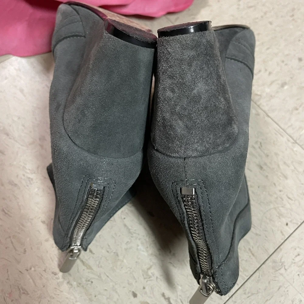 TARYN ROSE Womens Size 6M Kamer Gray Wedge Ankle Booties‎ Boots